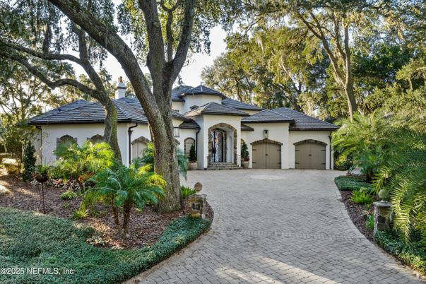 Attached, Exterior, Facade, Mediterranean