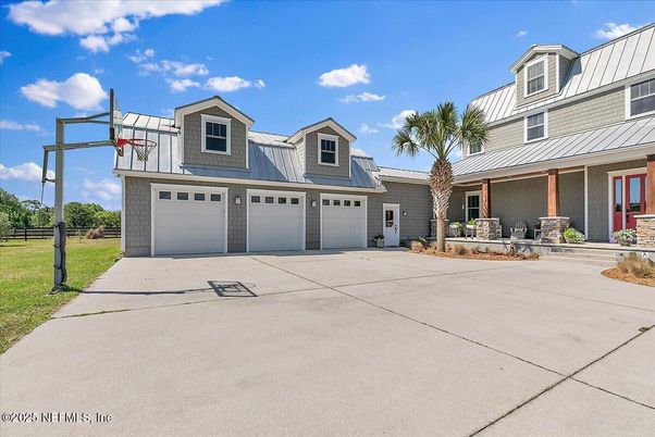 Attached, Exterior, Facade, Cape Cod