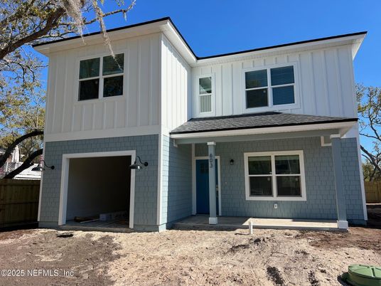 Attached, Exterior, Facade, Farmhouse