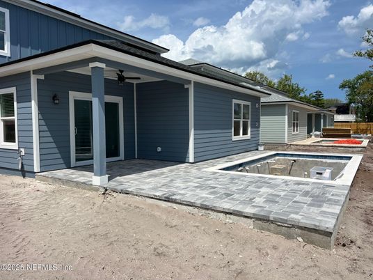 Exterior, Pool