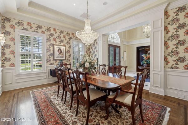 Chandelier, Dining room, Interior, Recessed Lighting, Wood Texture Flooring