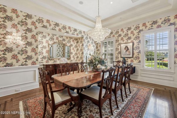 Chandelier, Dining room, Interior, Recessed Lighting, Wood Texture Flooring