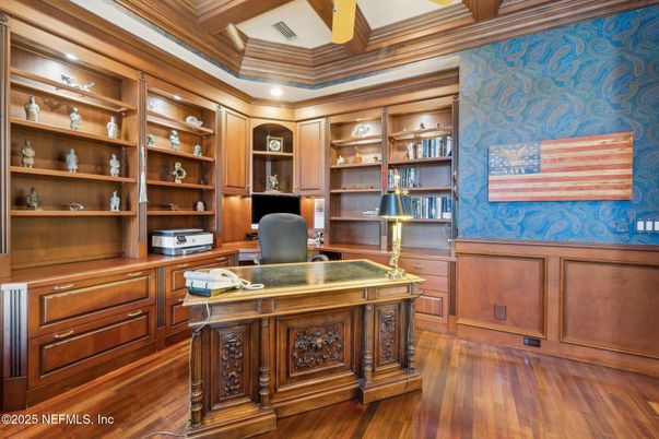 Home Office, Interior, Recessed Lighting, Wooden Beams, Wood Texture Flooring