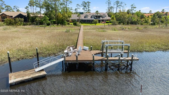 Exterior, Lake