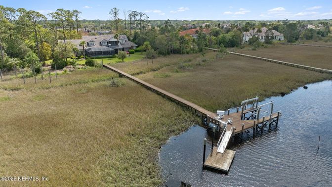 Exterior, Lake