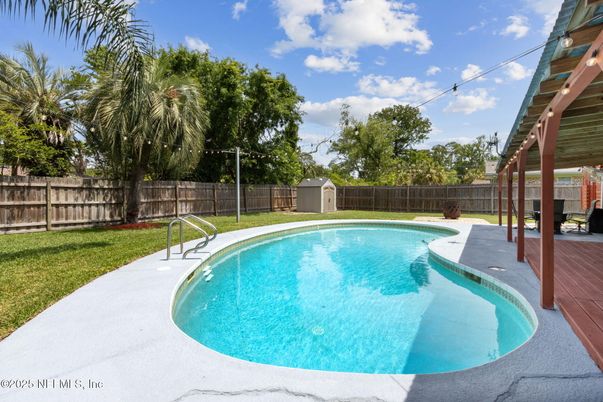 Exterior, Pool