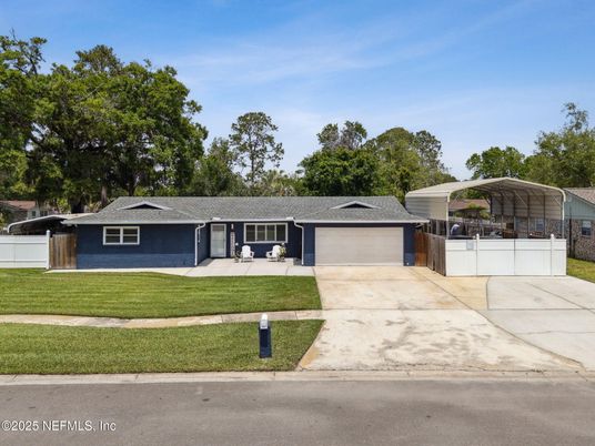 Attached, Exterior, Facade, Ranch