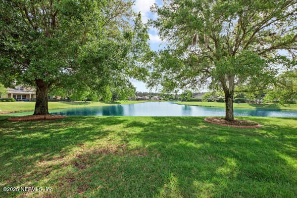 Exterior, Lake