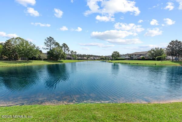 Exterior, Lake