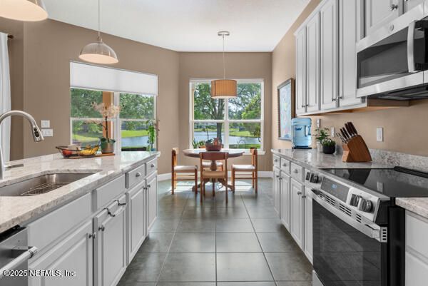 Dining room, Interior, Kitchen, Pendant Lights, Stainless Steel Appliances