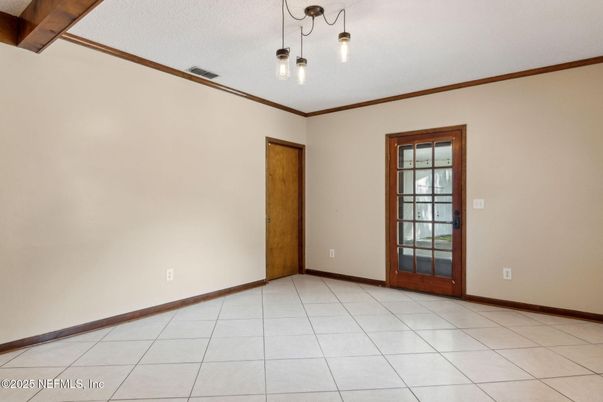 Empty room, Interior, Pendant Lights