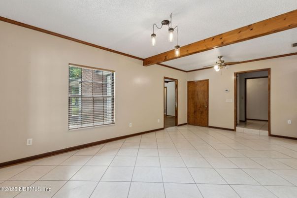 Empty room, Interior, Wooden Beams