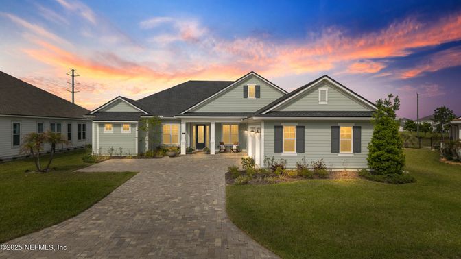Exterior, Facade, Ranch