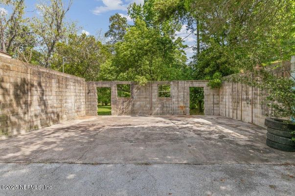 Backyard, Exterior