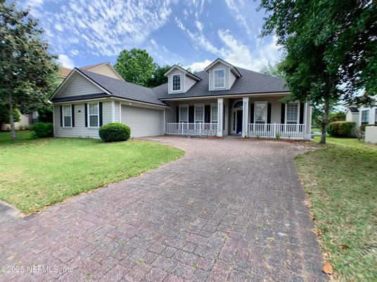 Attached, Exterior, Facade, Cape Cod