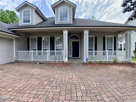 Exterior, Facade, Ranch