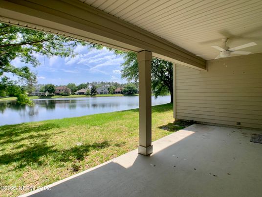Exterior, Lake