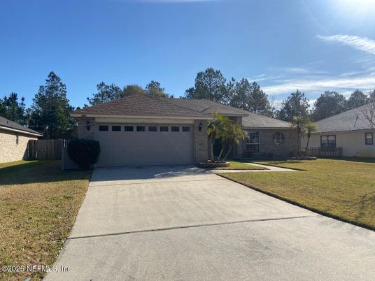 Attached, Exterior, Facade, Ranch