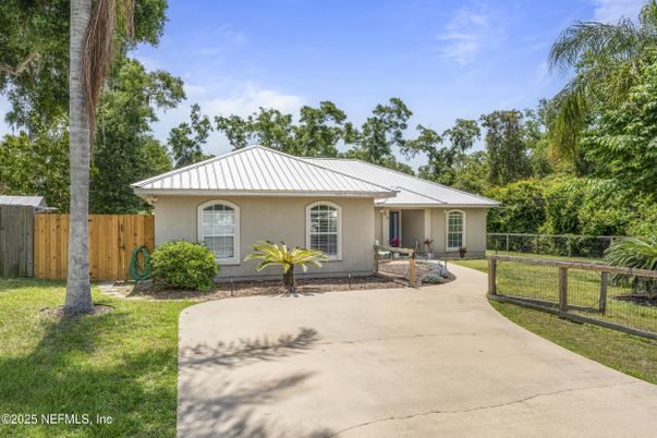 Backyard, Exterior, Facade, Ranch