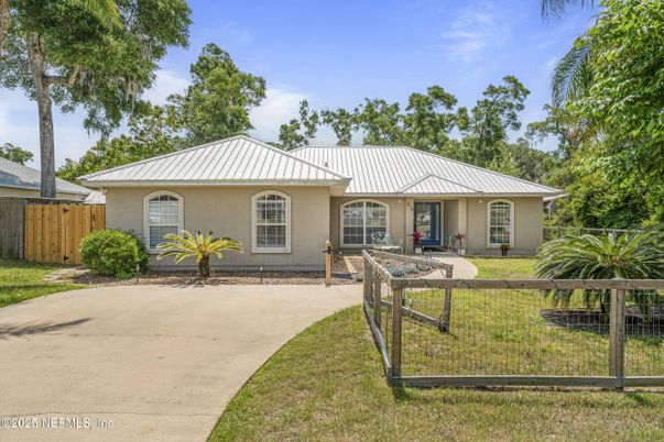 Backyard, Exterior, Facade, Ranch