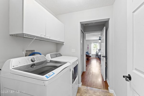 Interior, Washer, Wood Texture Flooring