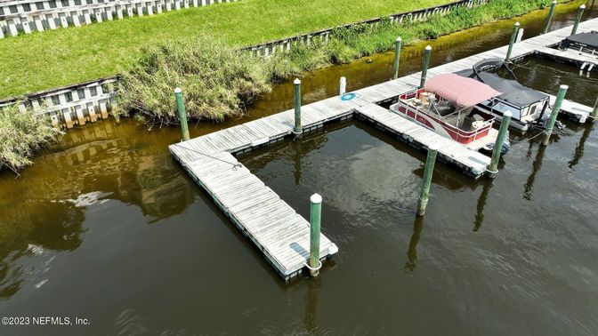 Exterior, Lake