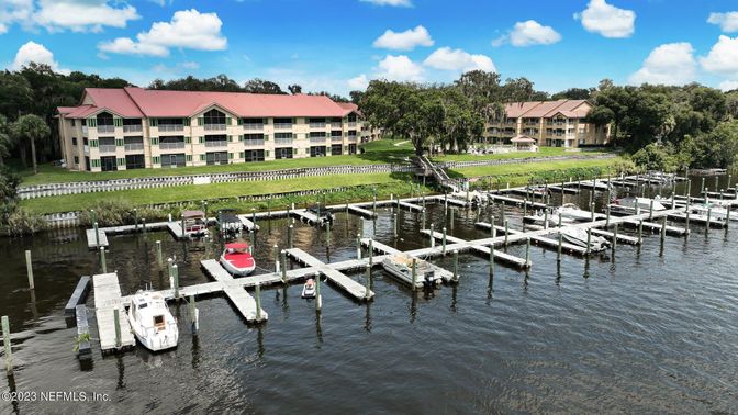 Exterior, Lake