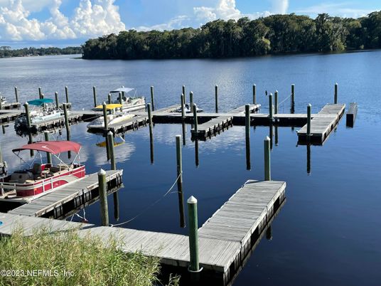 Exterior, Lake