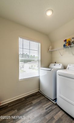 Interior, Recessed Lighting, Washer, Wood Texture Flooring