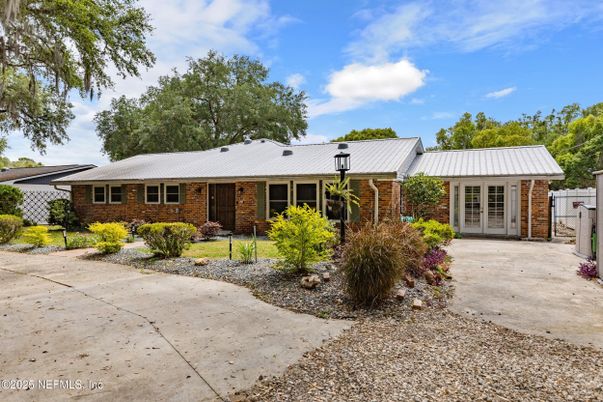 Exterior, Facade, Brick Facade, Ranch
