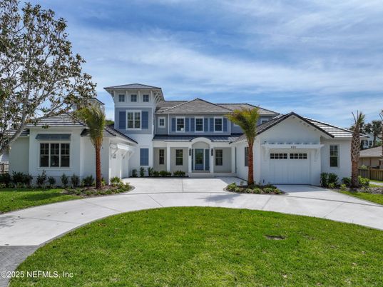 Attached, Exterior, Facade, Mediterranean