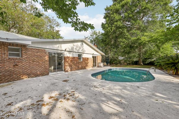 Exterior, Pool