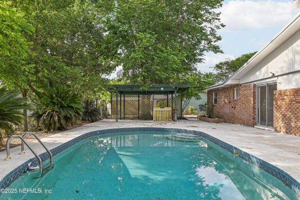 Exterior, Pool