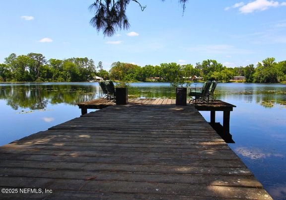 Exterior, Lake