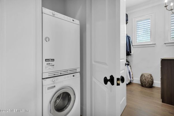 Interior, Utility Closets, Washer, Wood Texture Flooring