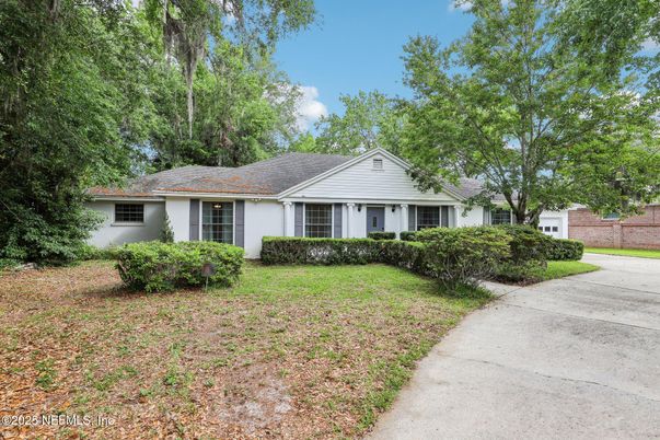Backyard, Exterior, Facade, Ranch