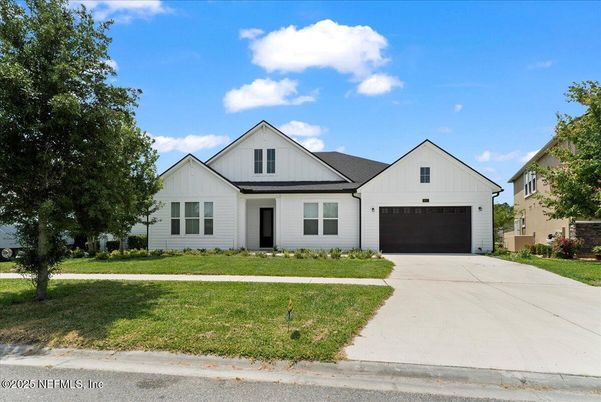 Attached, Exterior, Facade, Farmhouse