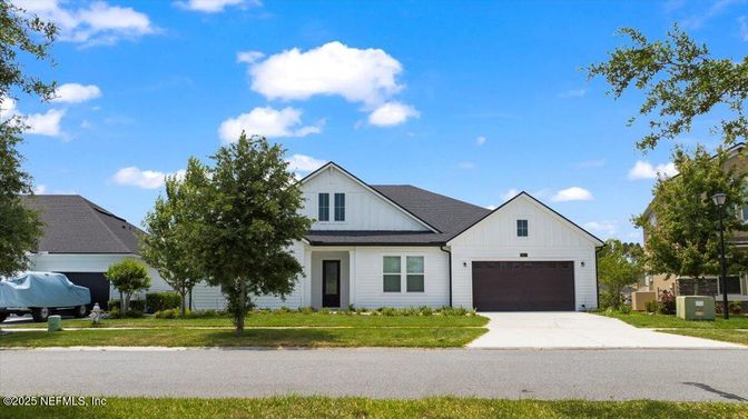 Attached, Exterior, Facade, Farmhouse