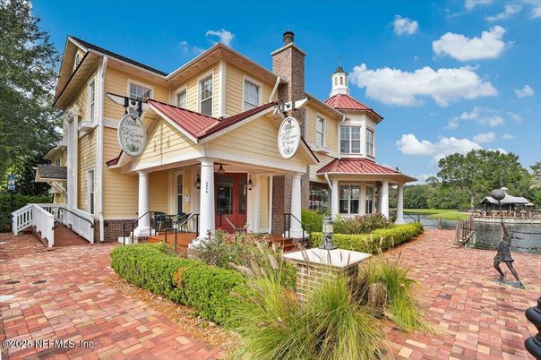 Exterior, Facade, Queen Anne Victorian