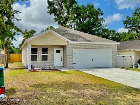 Attached, Exterior, Facade, Brick Facade, Ranch