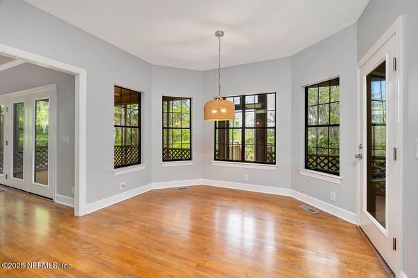 Empty room, Interior, Pendant Lights, Wood Texture Flooring