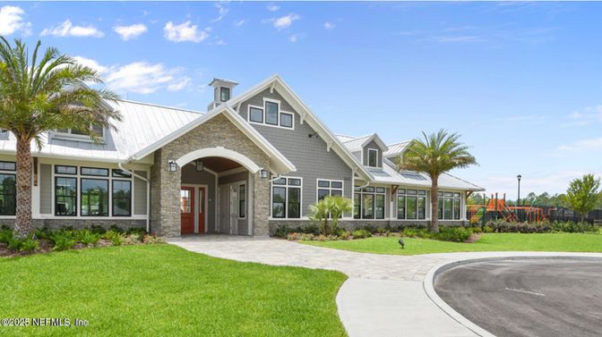 Exterior, Facade, Ranch