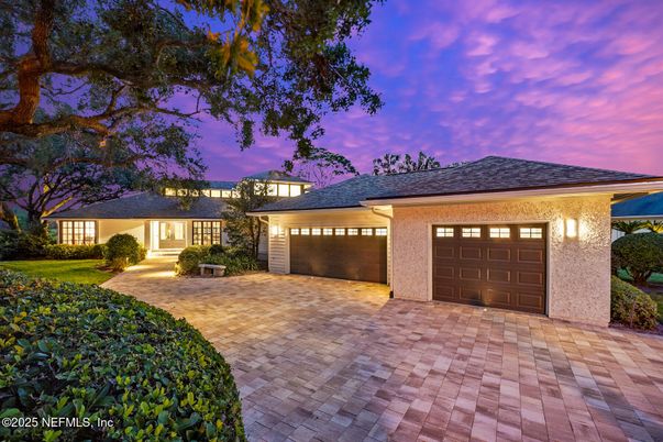 Attached, Exterior, Facade, Ranch