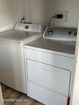 Interior, Utility Closets, Washer, Wood Texture Flooring