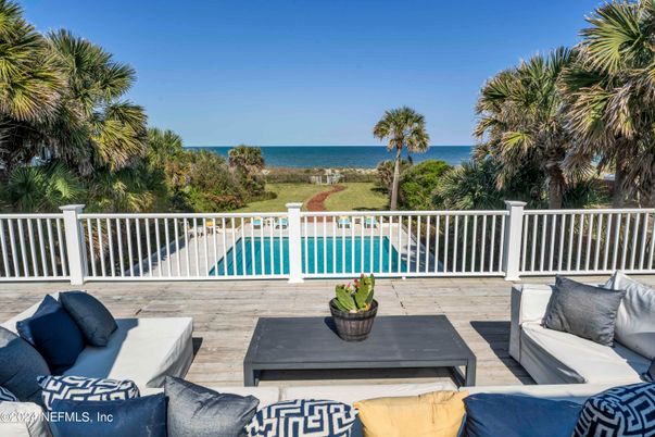 Exterior, Pool, Water