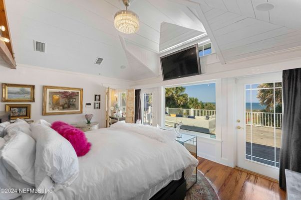 Bedroom, Interior, Pendant Lights, Water, Wood Texture Flooring