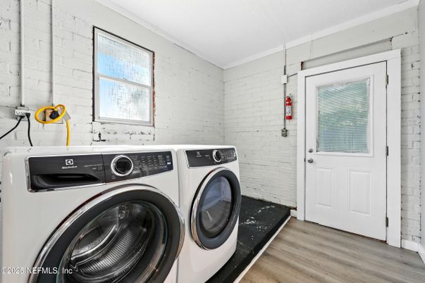 Interior, Stone Walls, Washer, Wood Texture Flooring