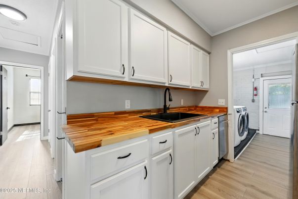 Interior, Washer, Wood Texture Flooring