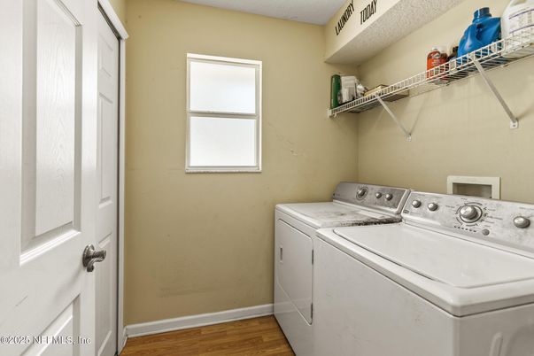 Interior, Utility Closets, Washer, Wood Texture Flooring