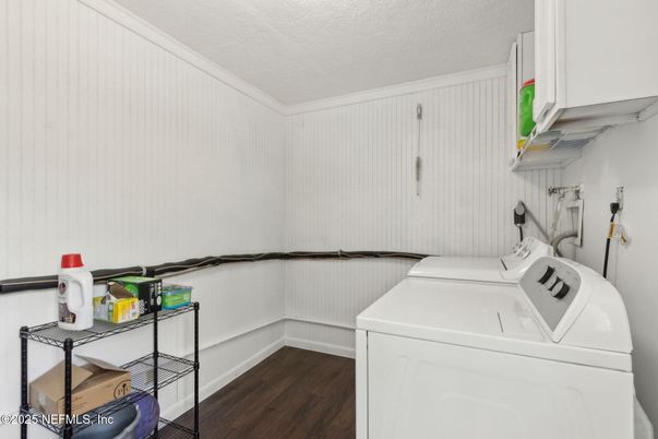 Interior, Washer, Wood Texture Flooring